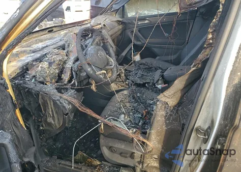 2022 Volkswagen Tiguan Se R-Line Black z USA, uszkodzony, nr VIN 3VVCB7AX3NM096031